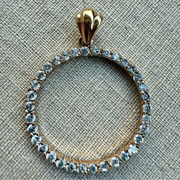 STUNNING LARGE GOLDTONE CRYSTAL CIRCLE PENDANT ✨ - Picture 9 of 17